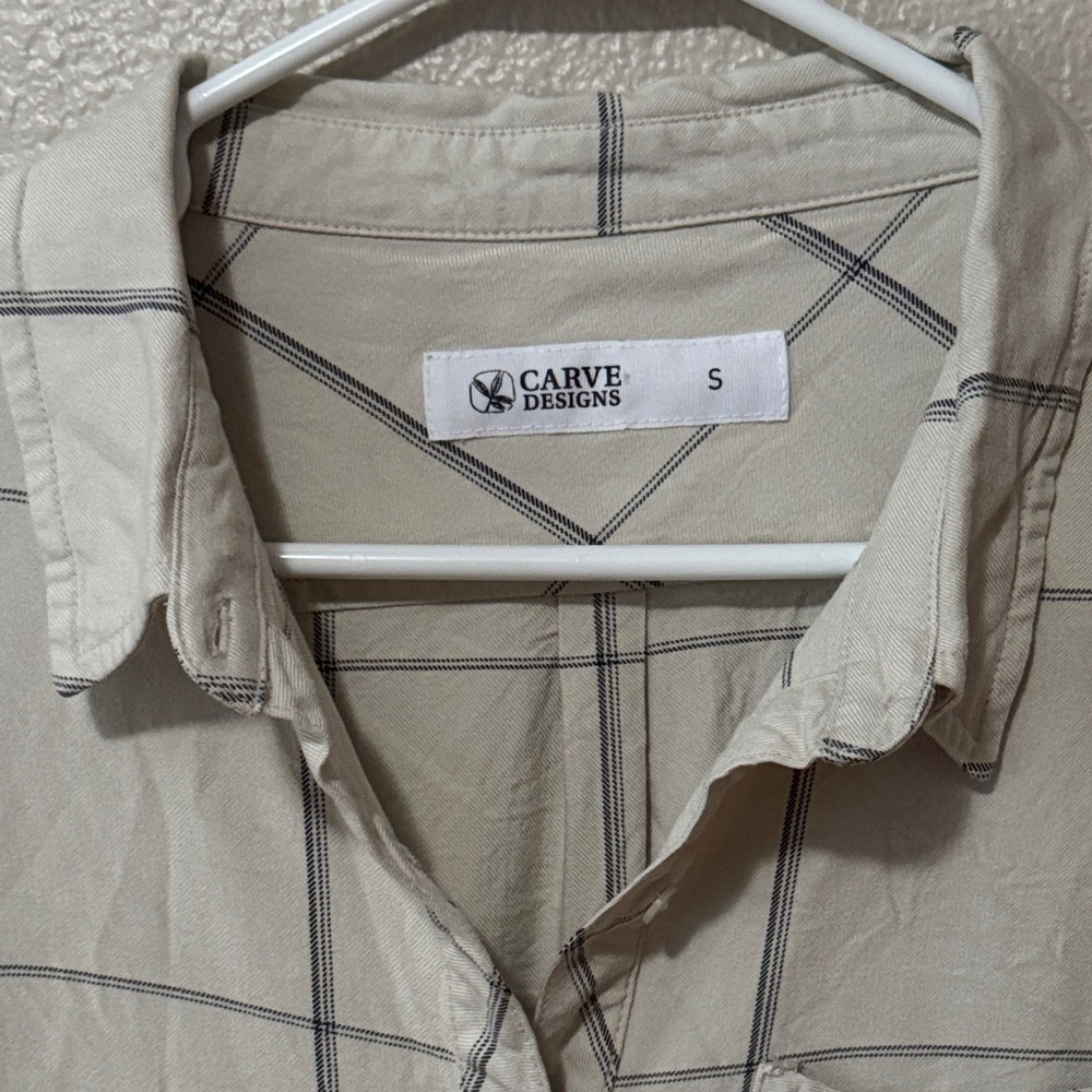 Carve Designs Tan & Gray Plaid Button Down Shirt Flannel sz Small - Picture 2 of 4